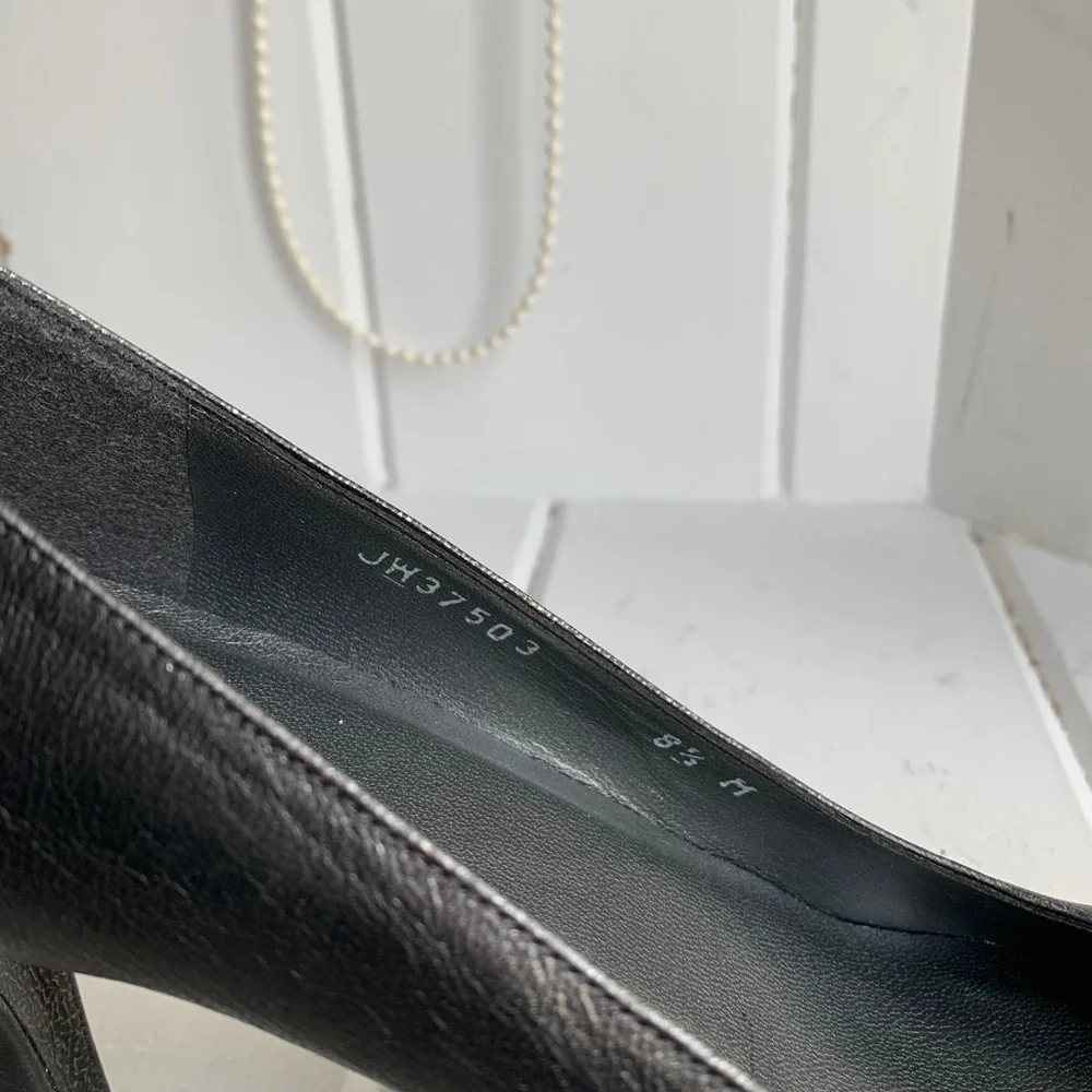 Stuart Weitzman dark grey silver pumps size 8.5 - Picture 3 of 4